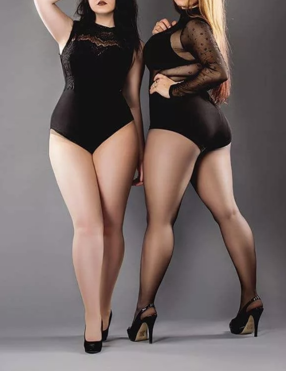 Шатенка Кира и Милена с 2 размером груди сделает нежно групповой секс и примет у себя в Район - Центр
