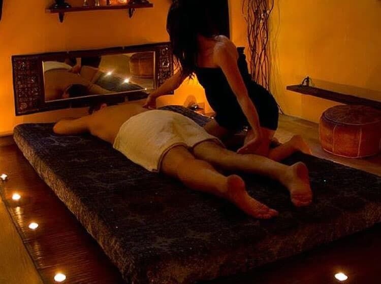 Шлюха Тайский массаж 35 лет сделает профессионально классический секс и примет у себя